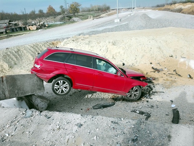 Смрт на напуклом и неотвореном ауто-путу!